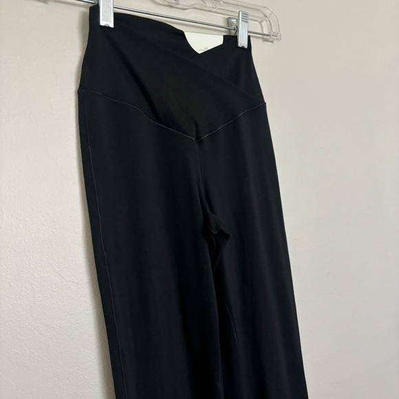 OFFLINE By Aerie Real Me High Waisted Crossover Rib Super Flare Legging S Short - Picture 3 of 16